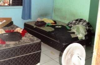 Padrasto encontrou criança dopada sobre a cama, na casa de um dos acusados (Foto: Edição de Notícias)