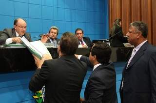 Deputados durante sessão desta terça-feira (19) (Foto: Divulgação/ ALMS)