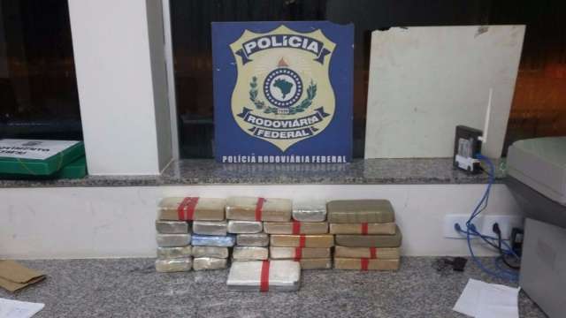Dupla &eacute; presa na BR-262 levando mais de 18kg de coca&iacute;na em motocicleta