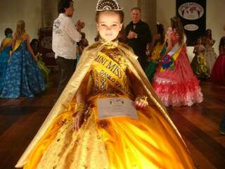 Ana Clara venceu o &quot;Mini Miss Brasil&quot; e representará o Páis no Mini Miss Mundo 2012.