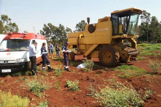 Menino atropelado por colheitadeira insistiu muito para passear com o pai