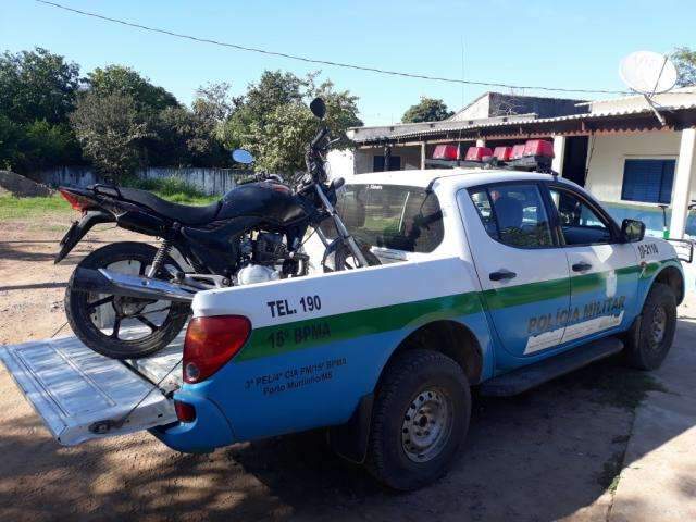Pol&iacute;cia &eacute; chamada para resgatar tamandu&aacute; e no local encontra motocicleta furtada