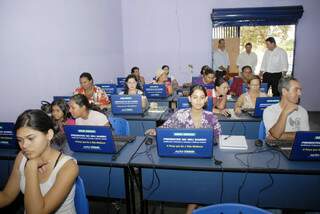 Cerca de 1,6 mil pessoas estão cadastradas para cursos gratuitos de informática básica. (foto: Fiems/Divulgação