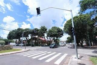 Novo semáforo fica no cruzamento da Rua Amazonas com a Alagoas (Foto: :Eder Andrade)