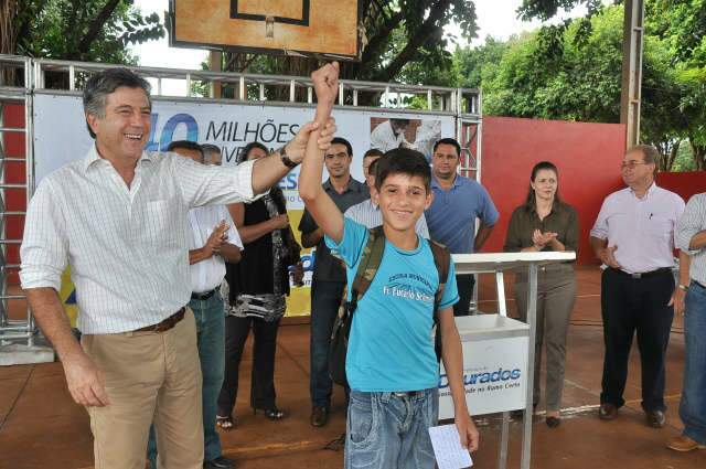  Murilo Zauith anuncia constru&ccedil;&atilde;o de escola em bairro de Dourados