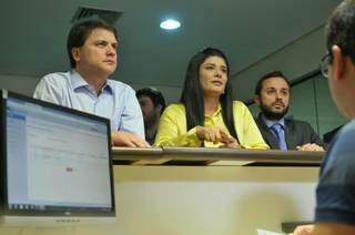 Rose e o candidato a vice, Claudio Mendonça (PR), durante registro da candidatura (Foto: Alcides Neto)