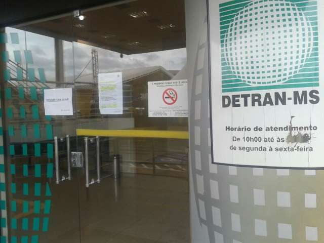 Detran retoma atendimento ap&oacute;s falha que deixou sistemas fora do ar