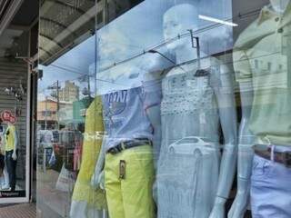 Segmento de roupas é um dos destaques no aumento nas vendas (Foto/Arquivo: Henrique Kawaminami)