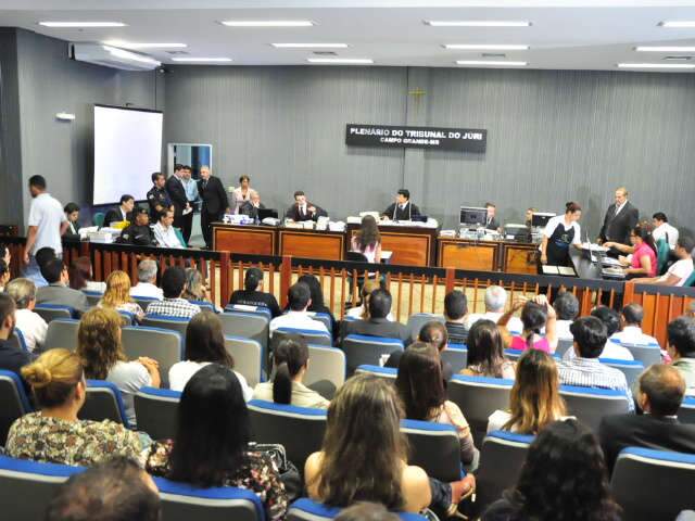  Em depoimento marcado por contradi&ccedil;&otilde;es, jornalista diz que foi agredido 