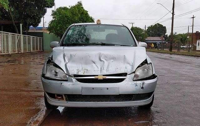 Taxista &eacute; feito ref&eacute;m por trio e colocado em porta-malas de ve&iacute;culo