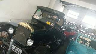 Loja de rel&iacute;quias atacada por v&acirc;ndalos tem at&eacute; carros da d&eacute;cada de 1920