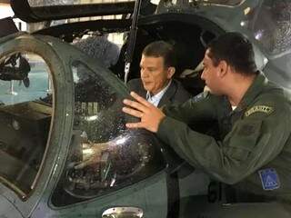 Ministro interino acompanha exercício militar em Campo Grande