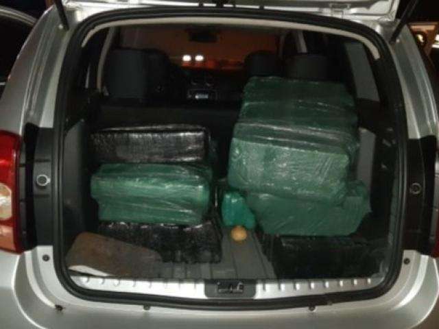 Foragido e comparsas s&atilde;o presos com carro roubado e 162 quilos de maconha 