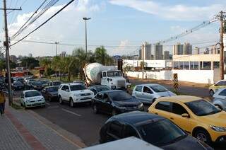 Na Ceará, trânsito tumultuado após acidente. (Fotos Simão Nogueira)
