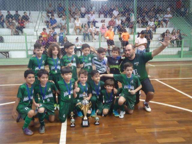 Copa consagra Escolinha Pelezinho campe&atilde; em quatro de cinco categorias