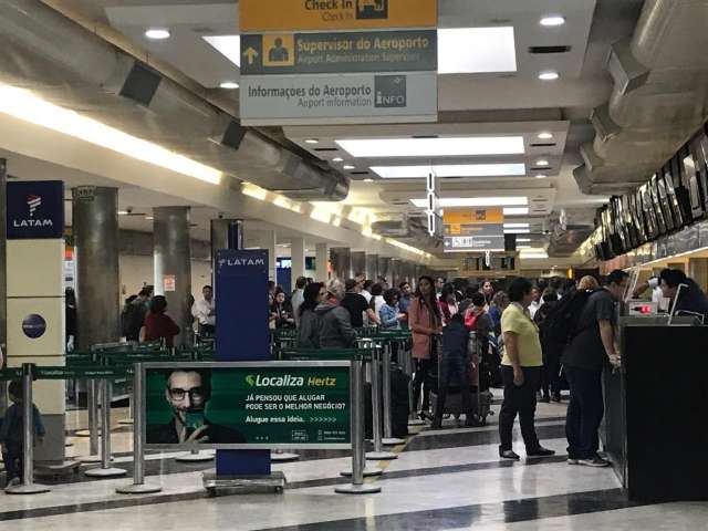 Aeroporto volta a operar e tem 16 voos previstos para o resto do dia