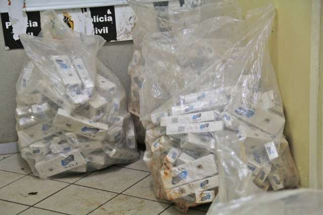 Bope encontra 481 pacotes de cigarro e suspeita de furto na Receita Federal