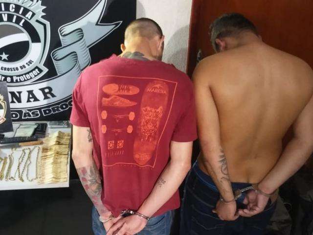 Quadrilha que fazia arrast&atilde;o de furtos em casas &eacute; presa com drogas