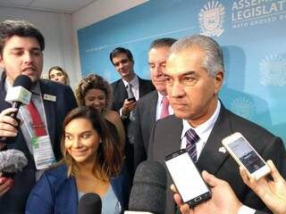 Governador Reinaldo Azambuja (PSDB) durante entrevista, na Assembleia Legislativa (Foto: Leonardo Rocha)