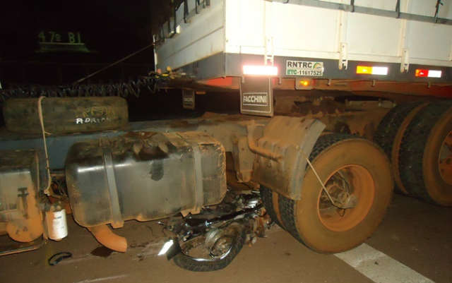  Mulher de motociclista atropelado nesta madrugada morre ao receber a not&iacute;cia 