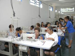 Turma do curso de costura industrial (Foto: Divulgação/Fiems)