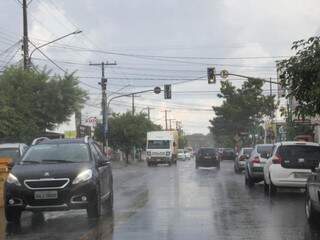 Veículos circulando por rua da Capital (Foto: Paulo Francis)