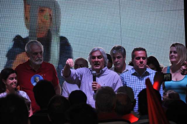 Delc&iacute;dio se re&uacute;ne com Dilma para tentar juntar PT-PMDB para o 2&deg;turno