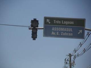 Semáforo próximo a avenida Zahran, em Campo Grande. (Fotos: Marcos Ermínio/Arquivo).