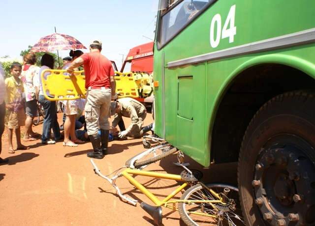  Crian&ccedil;a de 10 anos &eacute; atropelada por &ocirc;nibus em F&aacute;tima do Sul