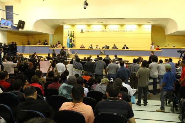 Parecer jur&iacute;dico sobre afastamento do prefeito deve ser votado na quinta