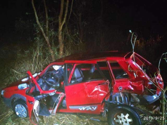 Mulher morre ao ser arremessada de carro em acidente na MS-446