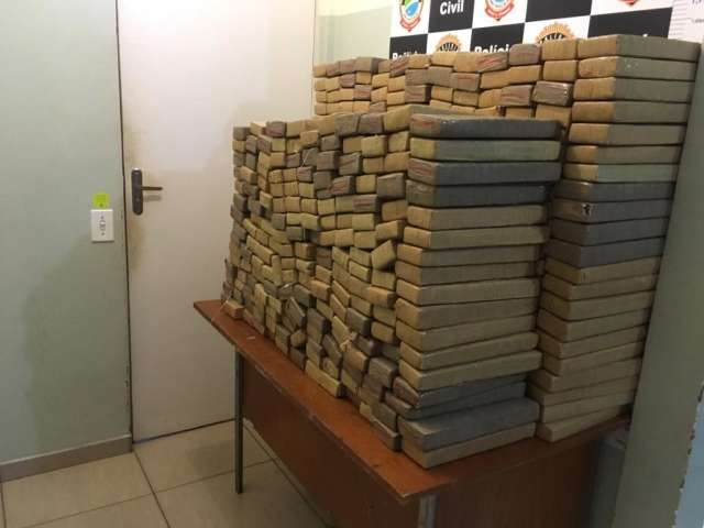 Foragido &eacute; preso em ve&iacute;culo roubado carregado com 410 quilos de maconha 