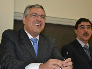 Ministro (à esquerda) está em Campo Grande nesta quinta-feira. (Foto: Minamar Júnior)