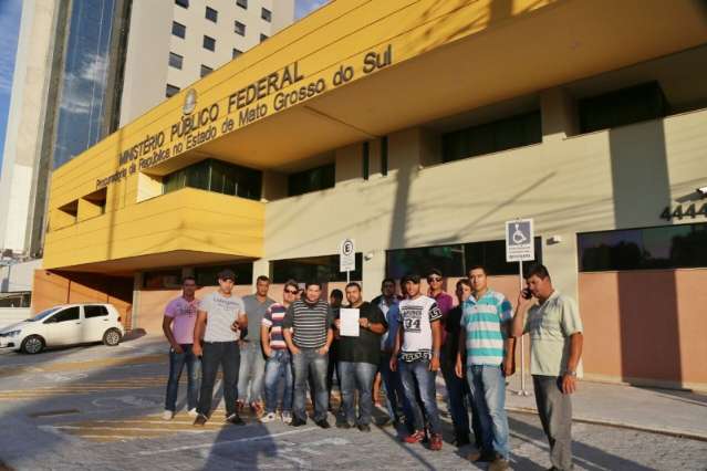 Taxistas reclamam de exclusividade para quem atende no aeroporto