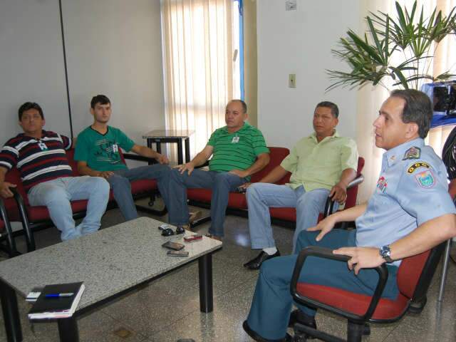  Em reuni&atilde;o com associa&ccedil;&atilde;o, PM diz que far&aacute; abordagens em t&aacute;xis
