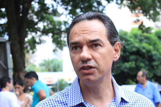 Prefeito vai esperar investiga&ccedil;&atilde;o para entregar terrenos a sindicato e igreja