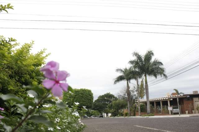 Dia amanhece com c&eacute;u nublado e previs&atilde;o de chuva na Capital 