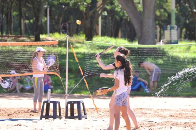 Torneio de Beach Tennis re&uacute;ne atletas do Estado e de Curitiba