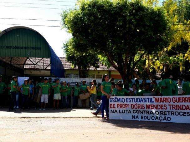 Alunos realizam ocupa&ccedil;&atilde;o simb&oacute;lica contra medidas do governo federal