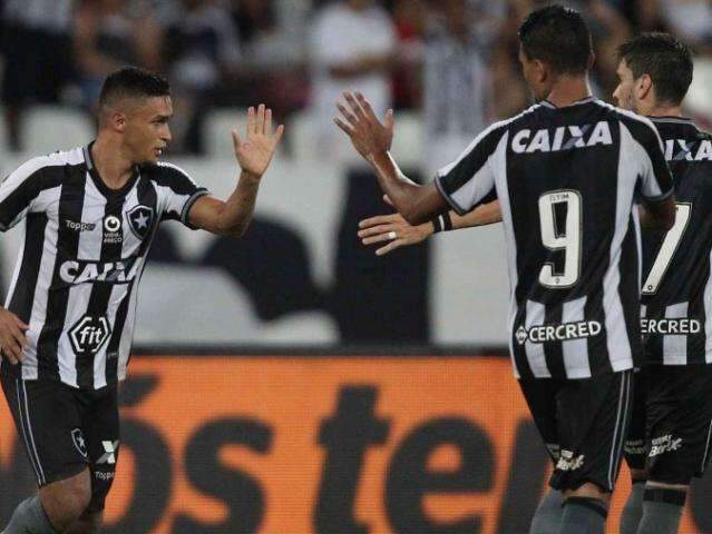 Botafogo faz 3 a 0 no Cuiab&aacute; e avan&ccedil;a na Copa do Brasil 