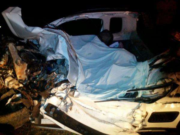 Dois morrem em colis&atilde;o frontal entre &ocirc;nibus e Saveiro na MS-376