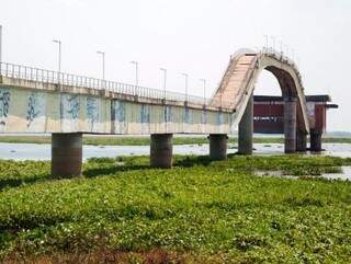 Ponte de captação de água em Corumbá, completa 19 anos e deve passar por restauração. (Foto: Divulgação/Sanesul)