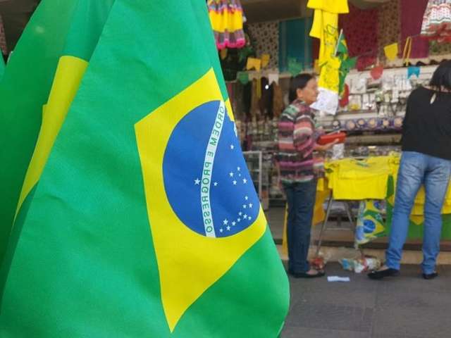 Se voc&ecirc; est&aacute; torcendo para a sele&ccedil;&atilde;o, imagine quem vende artigos da Copa