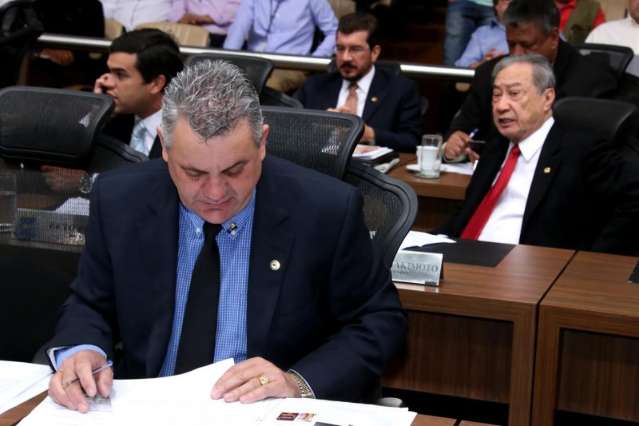 Deputado questiona forma de cobran&ccedil;a de estacionamento no interior