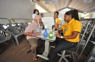 Em mutirões, médicos detectar e orientam idosos quanto a catarata. (Foto:Arquivo/Campo Grande News)