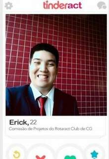 Erick é outro disponível no Tinderact, como alguém que ama escrever e quer conhecer o mundo.