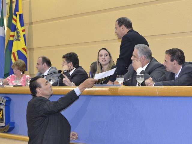 C&acirc;mara aprova aumento e despesa com vereadores vai crescer 124%