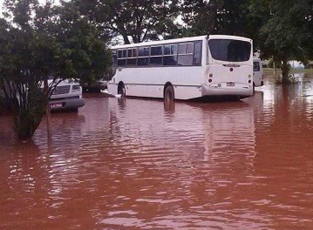 Chuva de 100mm durante a madruga faz transbordar Lagoa do Sapo
