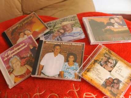Casal descobriu talento por acaso e ganha a vida fazendo m&uacute;sica para fazendeiros