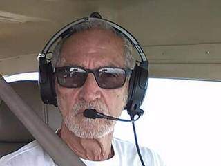 Edmur Guimara Bernardes, de 78 anos, tem experiência em pilotar aviões como o modelo roubado